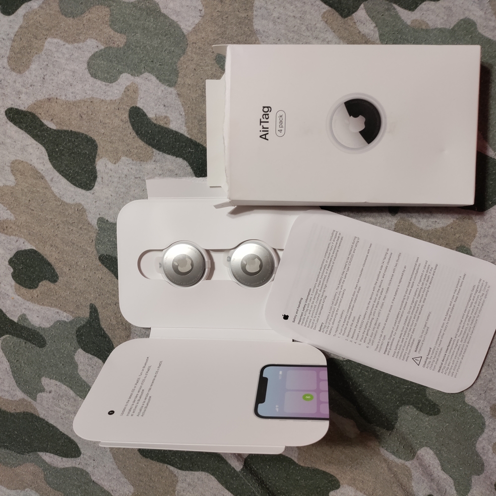 Apple AirTag Set in Silver
